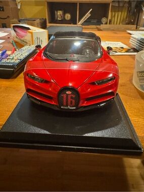 Maisto Bugatti Chiron Sport Red/Black Hyper Racing 1/18 Scale Die cast NIB